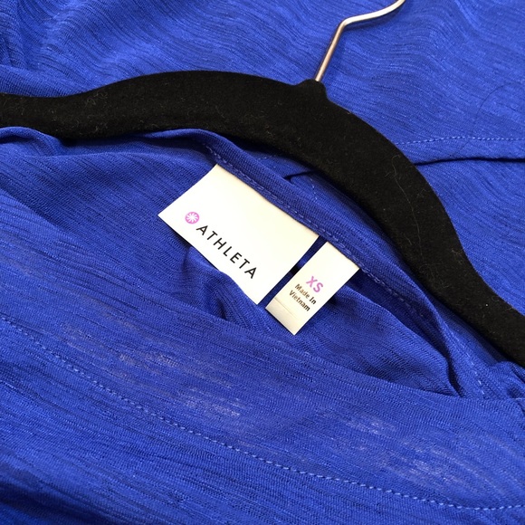 Athleta lightweight top XS - Picture 3 of 4